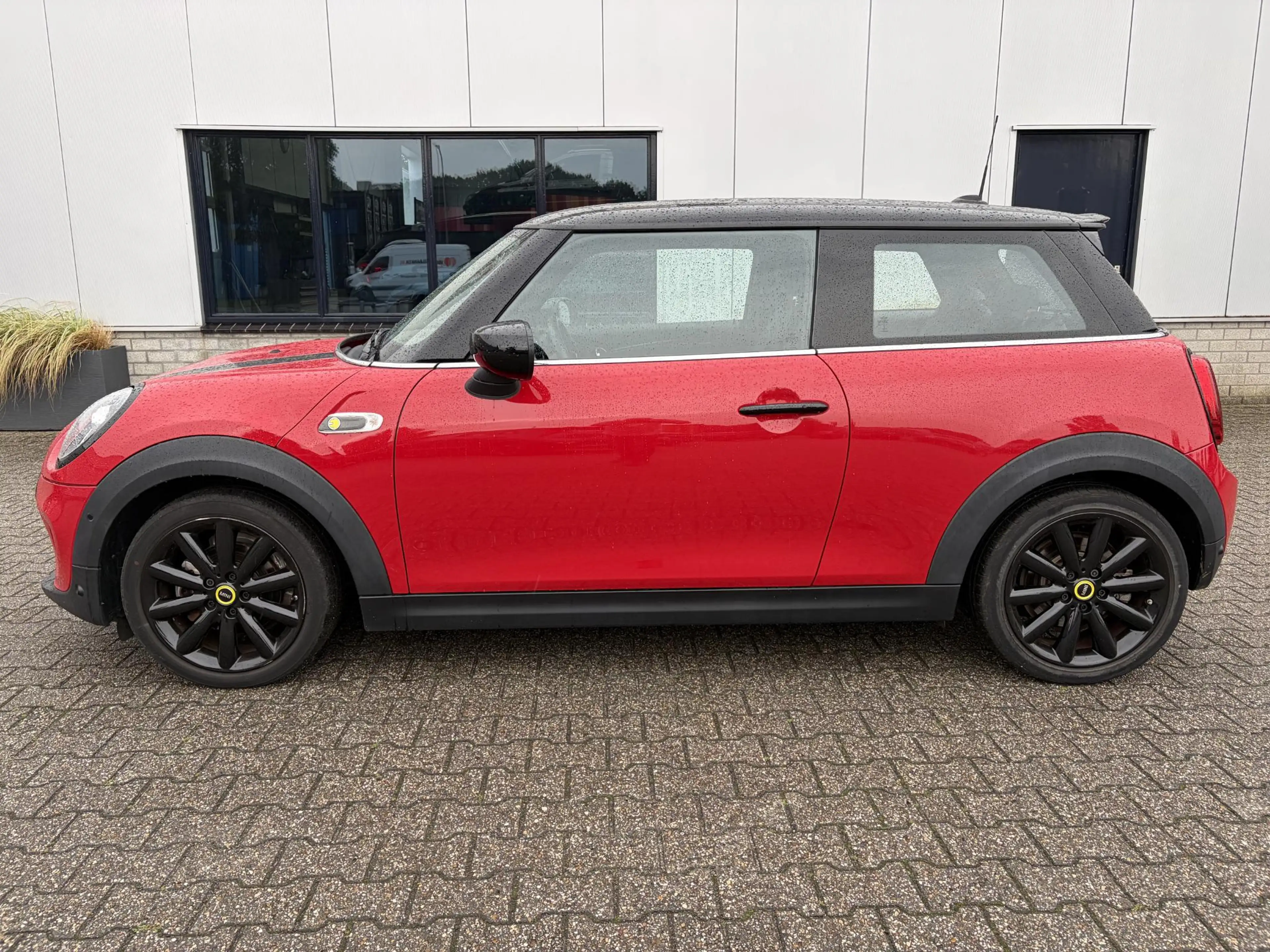 MINI Electric Charged 33 kWh CAMERA LEDER NAV ENZ 183KM — photo 9