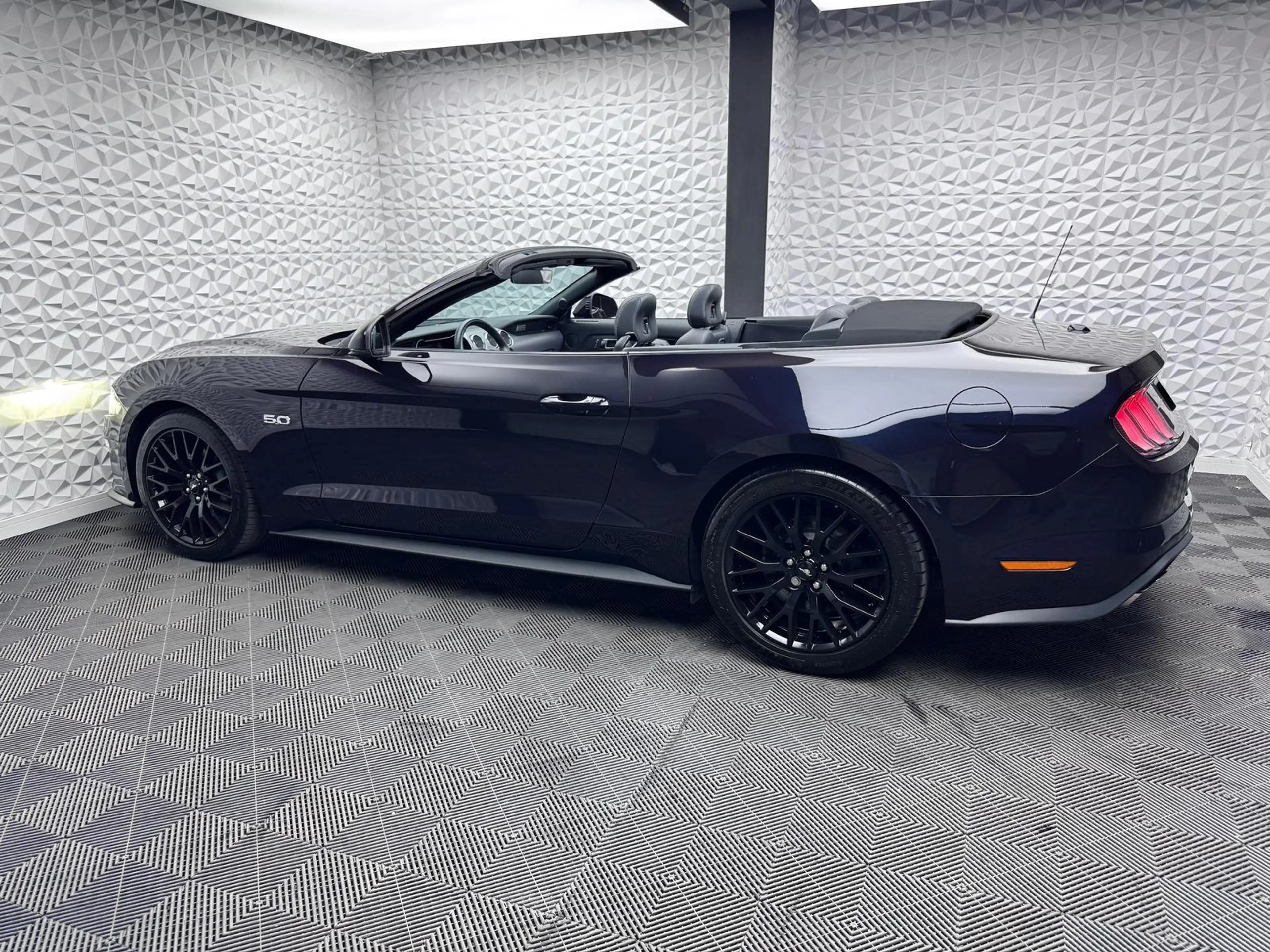 Ford Mustang GT 5.0 CONVERTIBLE*DEUTSCH*B&O*KLAPPE*ACC*RCAM — photo 5
