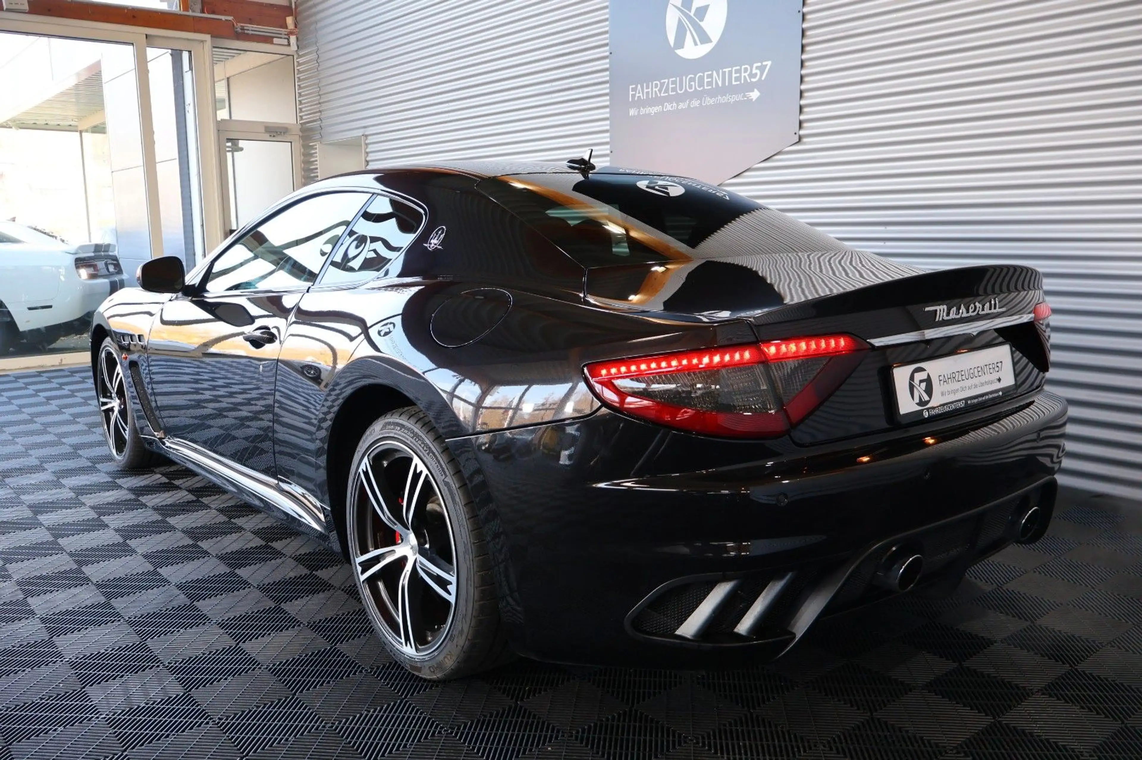 Maserati GranTurismo 4.7L V8 MC/PDC/NAVI/SHZ/BOSE/CARBON — photo 11
