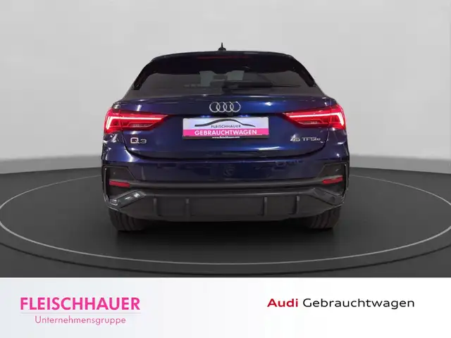 Audi Q3 view 6