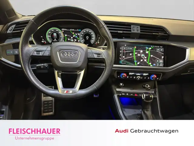 Audi Q3 view 15