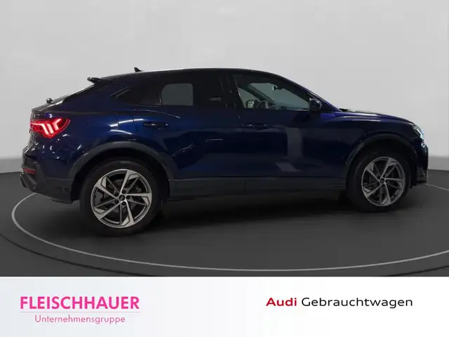 Audi Q3 view 8