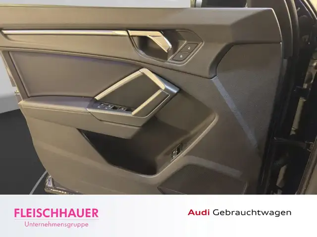 Audi Q3 view 13