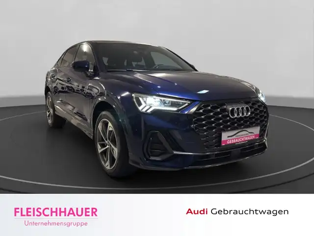 Audi Q3 view 9