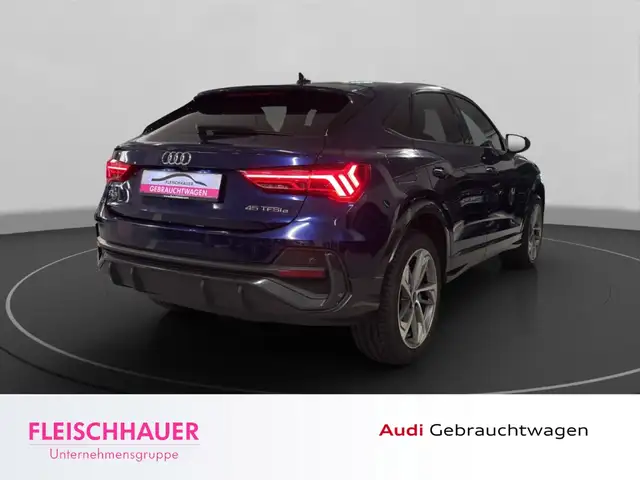 Audi Q3 view 7