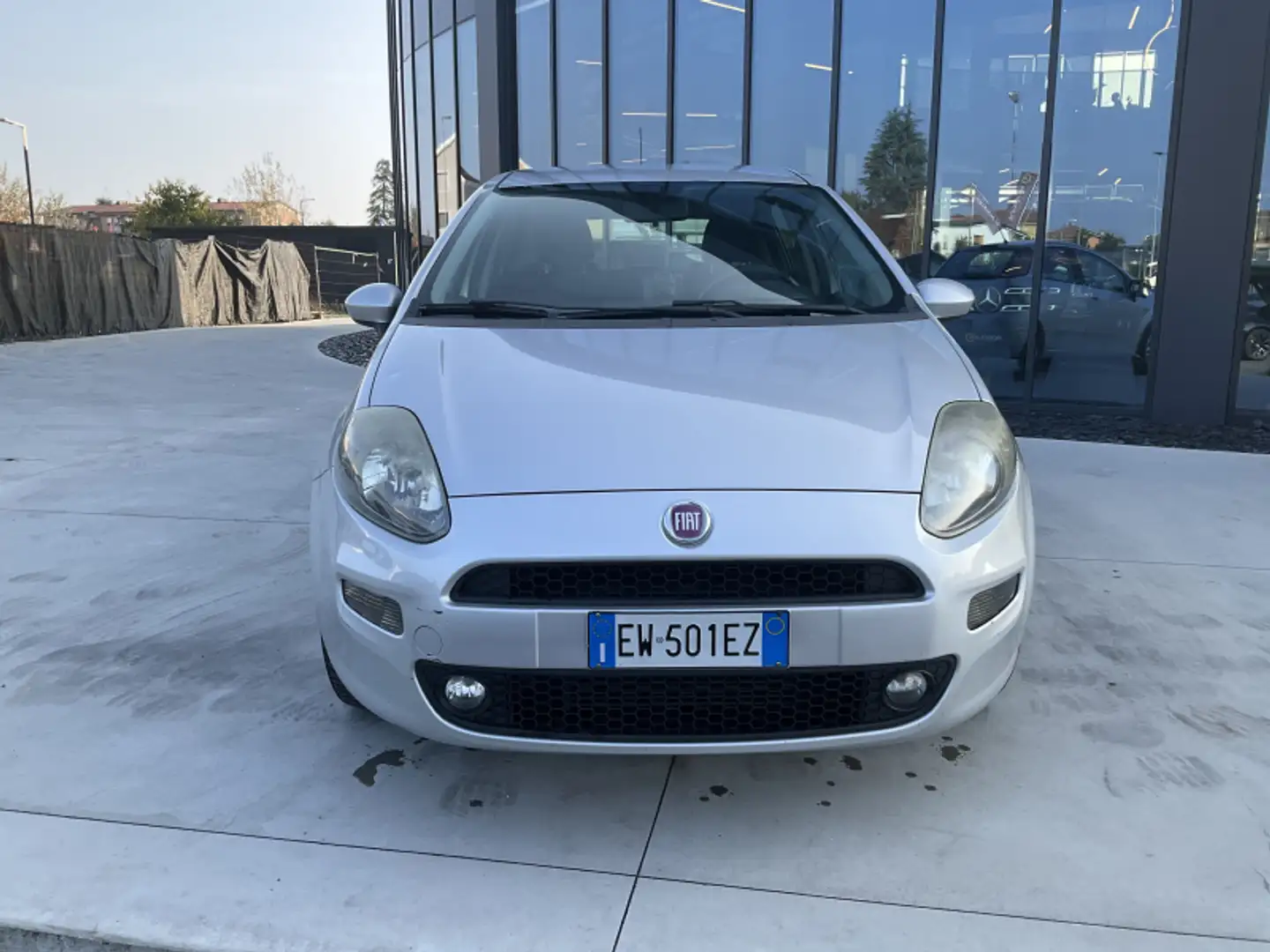 Fiat Punto 1.3 MJT II 75 CV 5 porte Lounge Plateado - 2