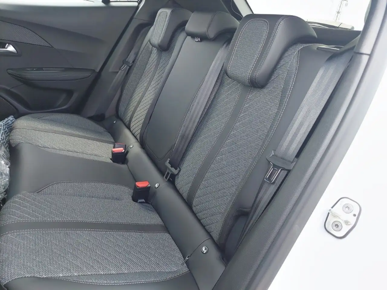 Peugeot 2008 Allure PureTech 100 S&S 16
