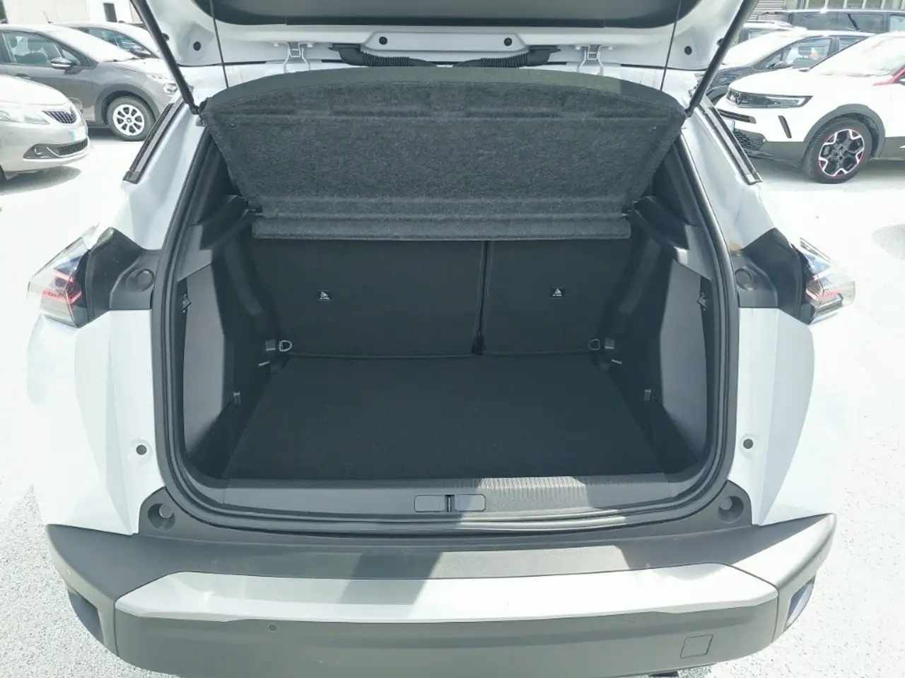 Peugeot 2008 Allure PureTech 100 S&S 9