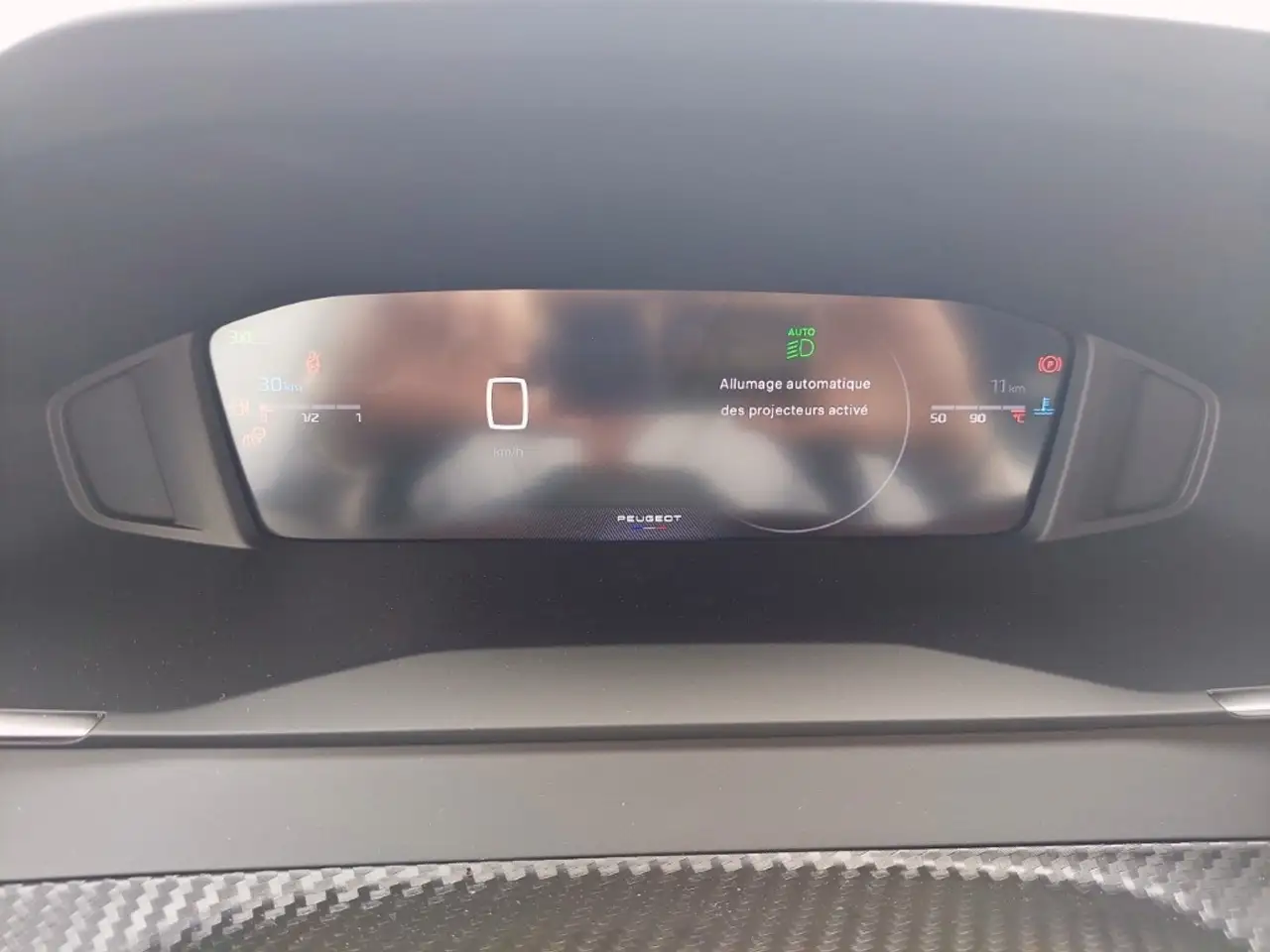 Peugeot 2008 Allure PureTech 100 S&S 11