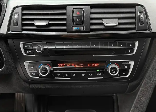 BMW 3 Series view 14