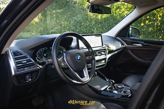 BMW X3 view 12