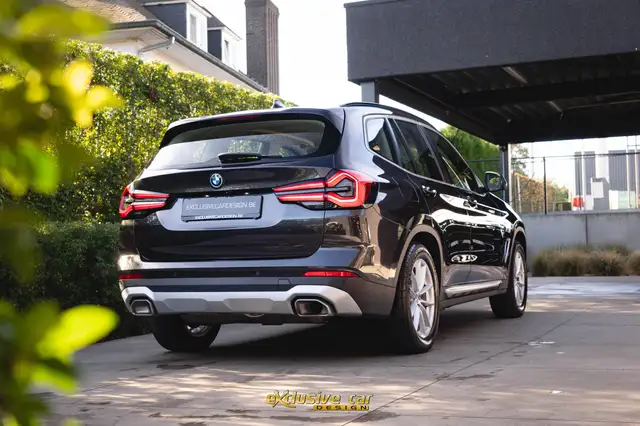 BMW X3 view 5