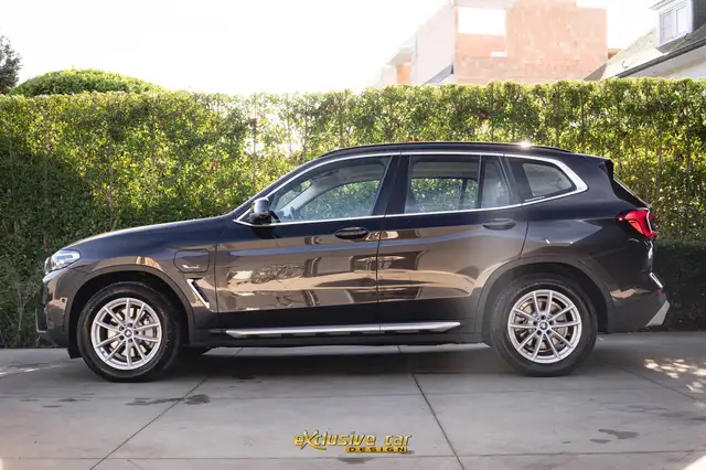 BMW X3 view 8