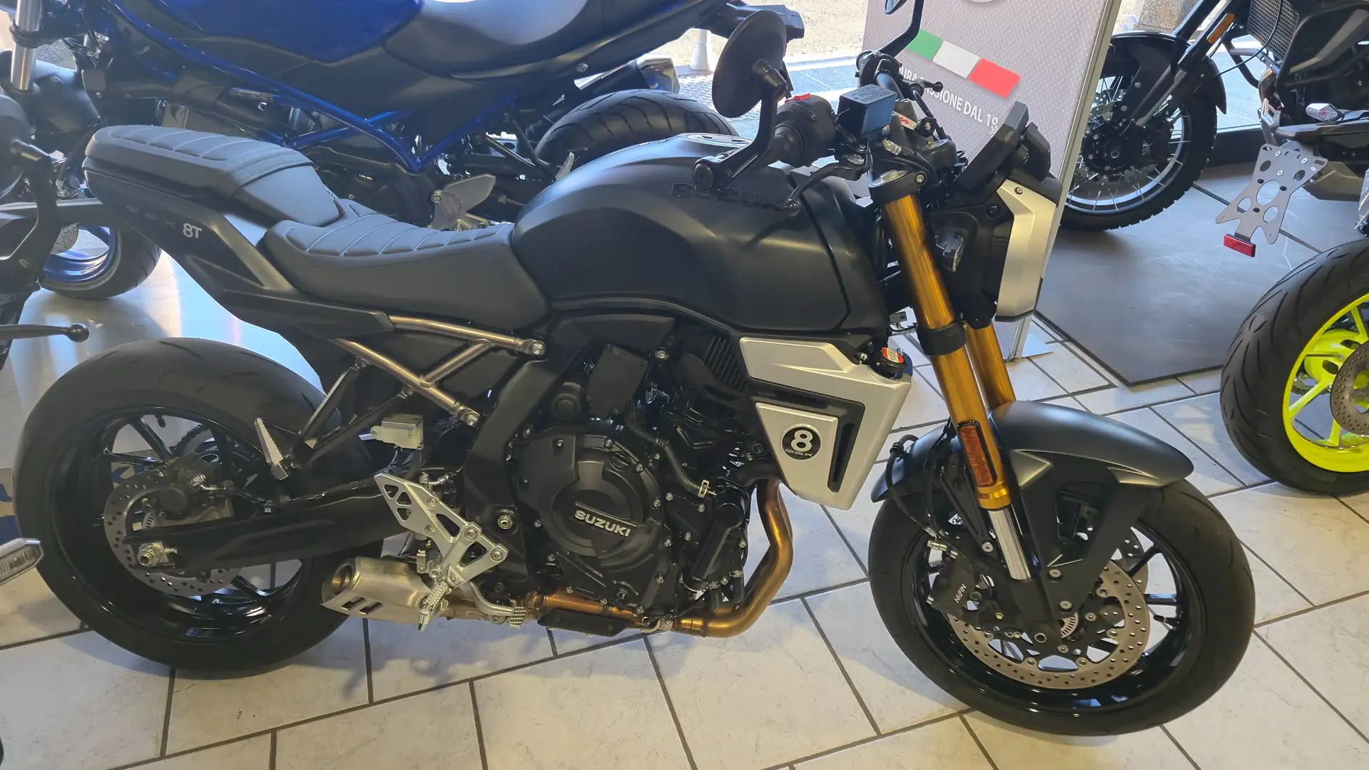 Suzuki GSX 8S X8T NAKED Zwart - 1