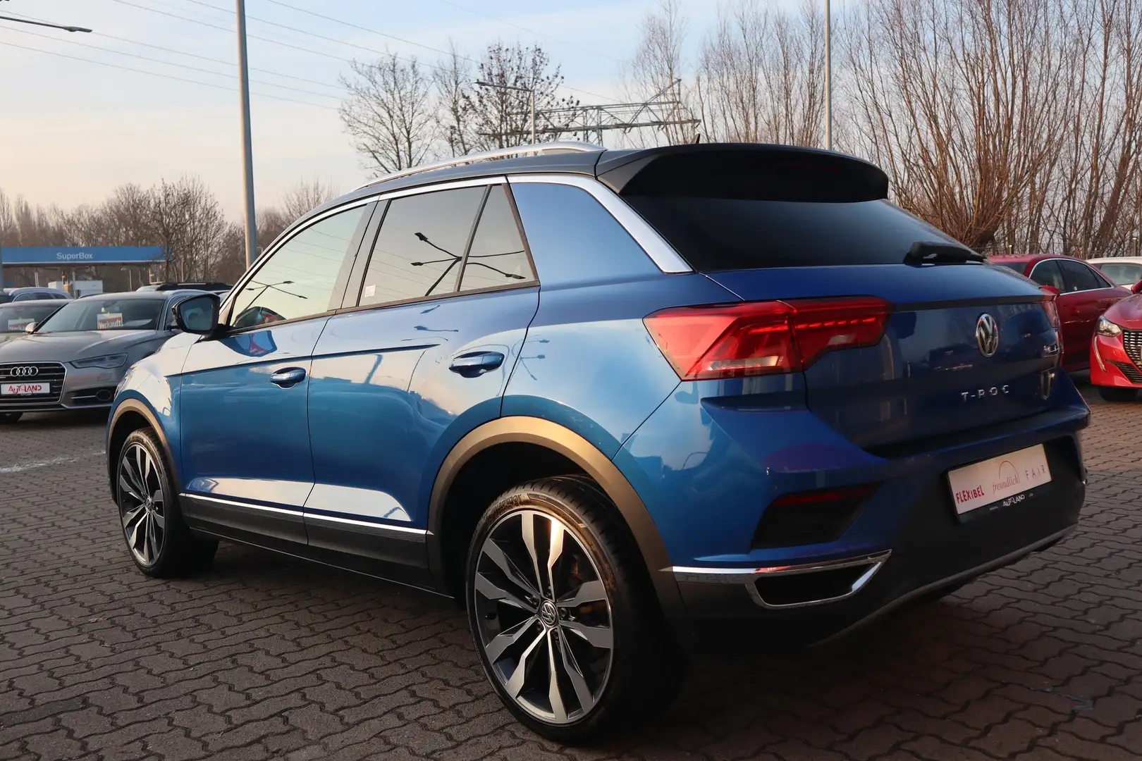 Volkswagen T-Roc 1.5 TSI Style LED Panorama Beats ACC Navi Blau - 2