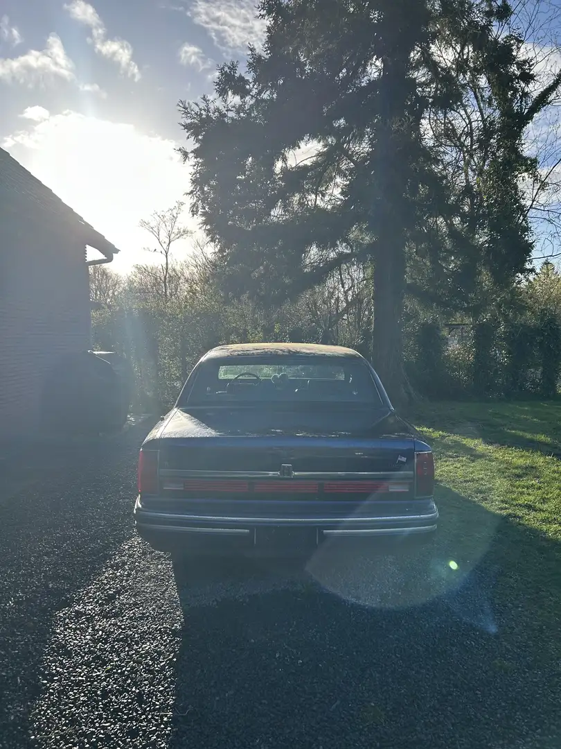 Lincoln Town Car Blau - 2
