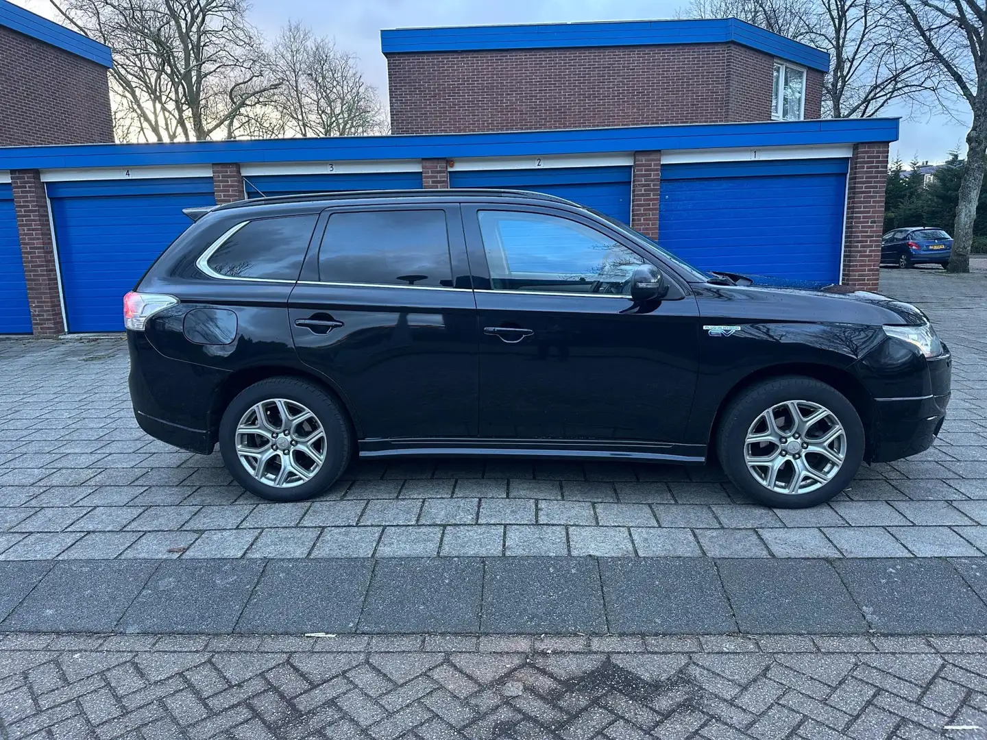 Mitsubishi Outlander 2.0 PHEV Instyle Plug-in Hybrid Leder 1-eigenaar Schwarz - 2