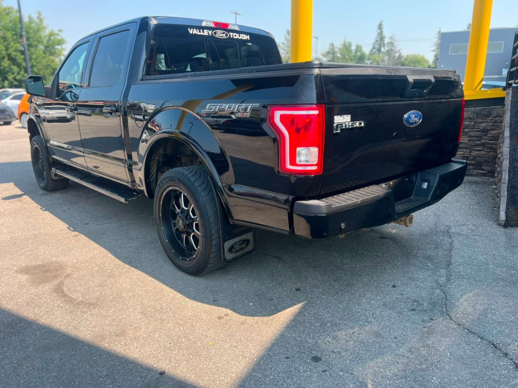 2017 Ford F-150 4WD SuperCrew 145 XL — снимка 1