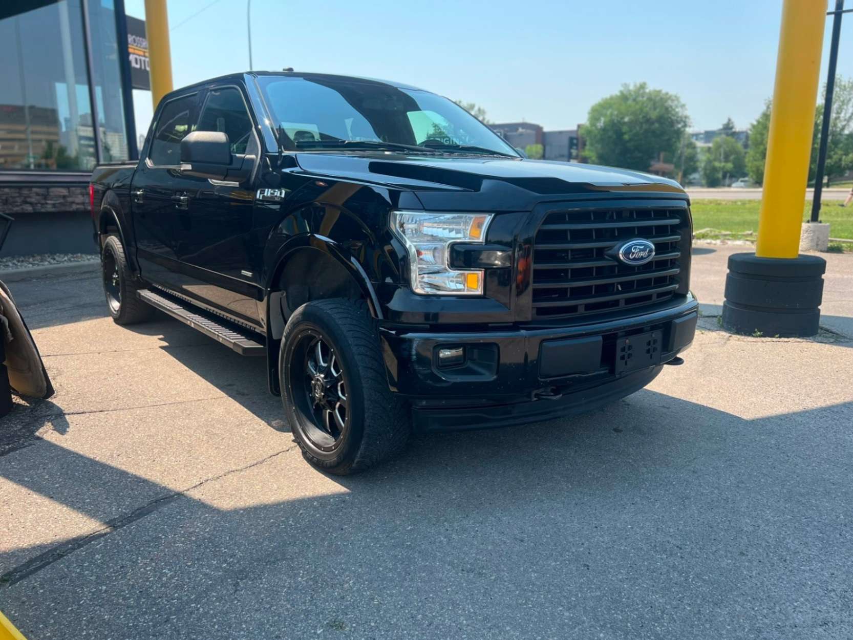 2017 Ford F-150 4WD SuperCrew 145 XL — снимка 1