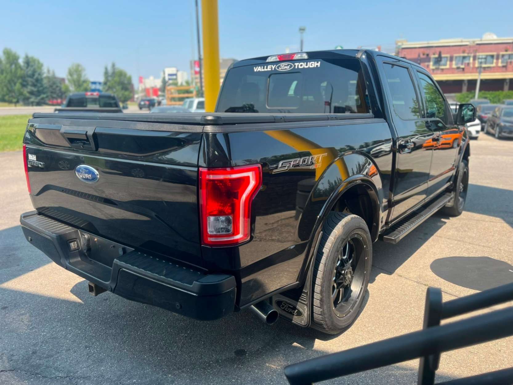2017 Ford F-150 4WD SuperCrew 145 XL — снимка 1