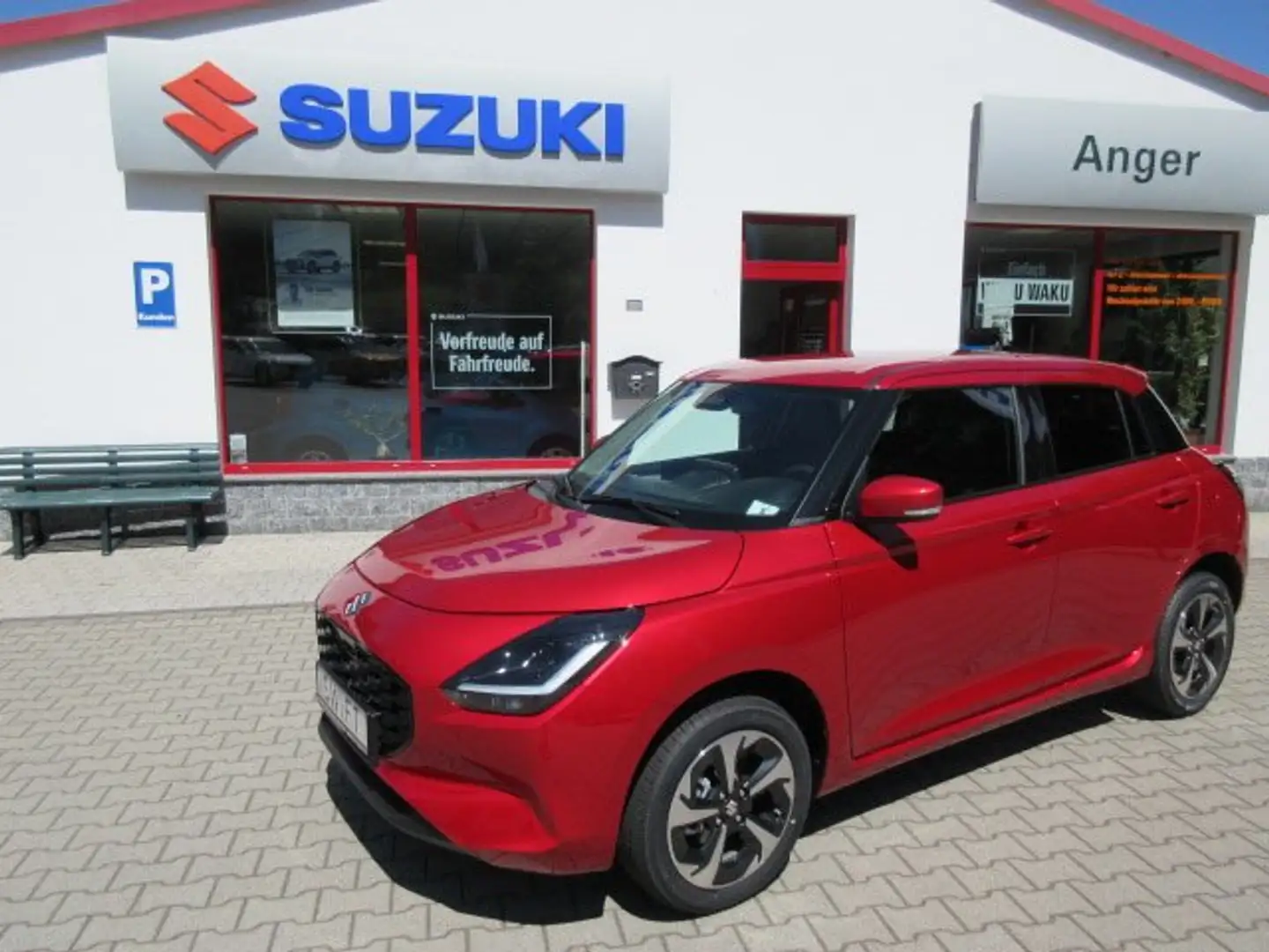 Suzuki Swift 1.2 Hybrid Allgrip MT Comfort+ Rood - 1