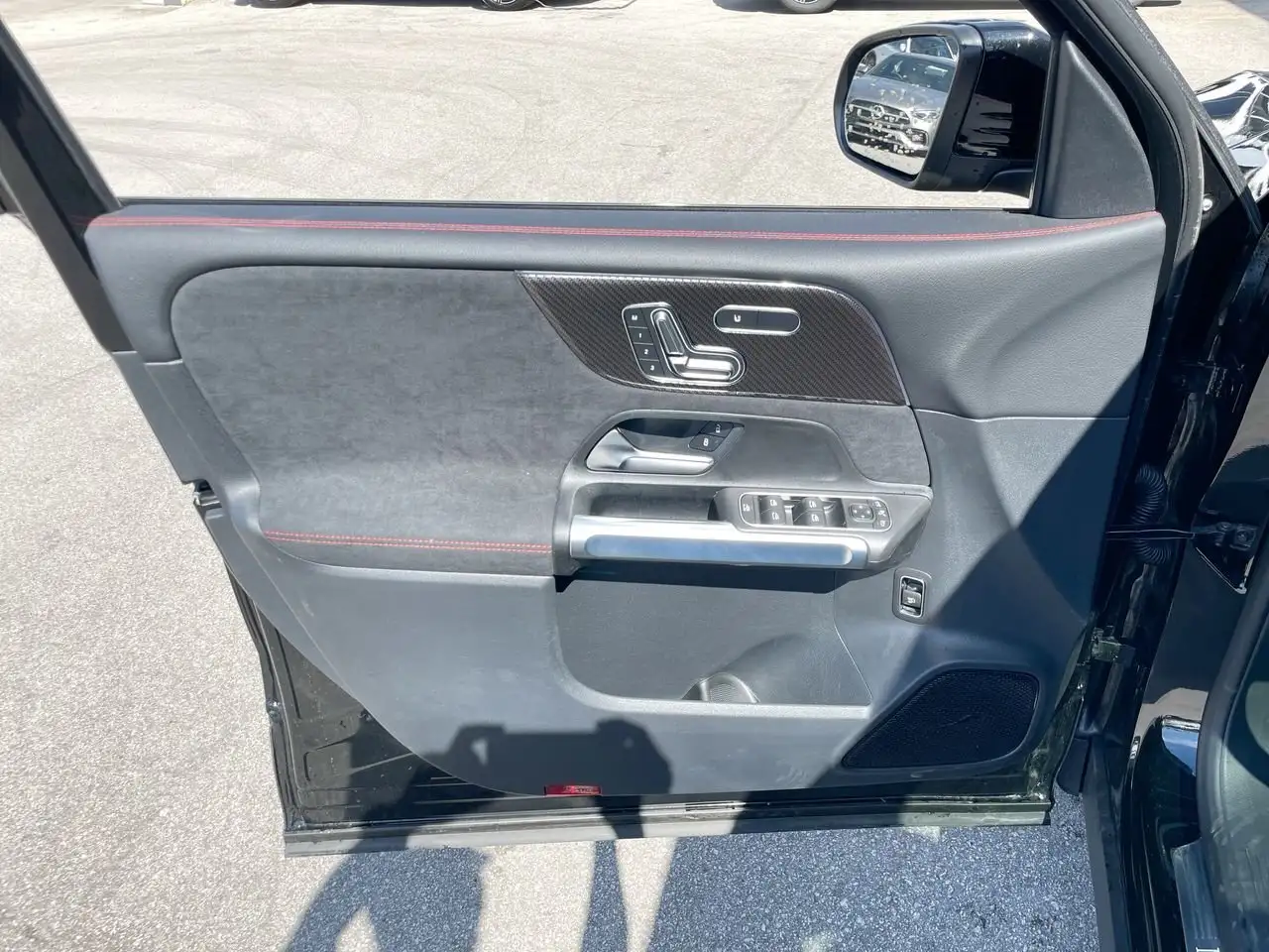 Mercedes-Benz GLB снимка Mercedes-Benz GLB