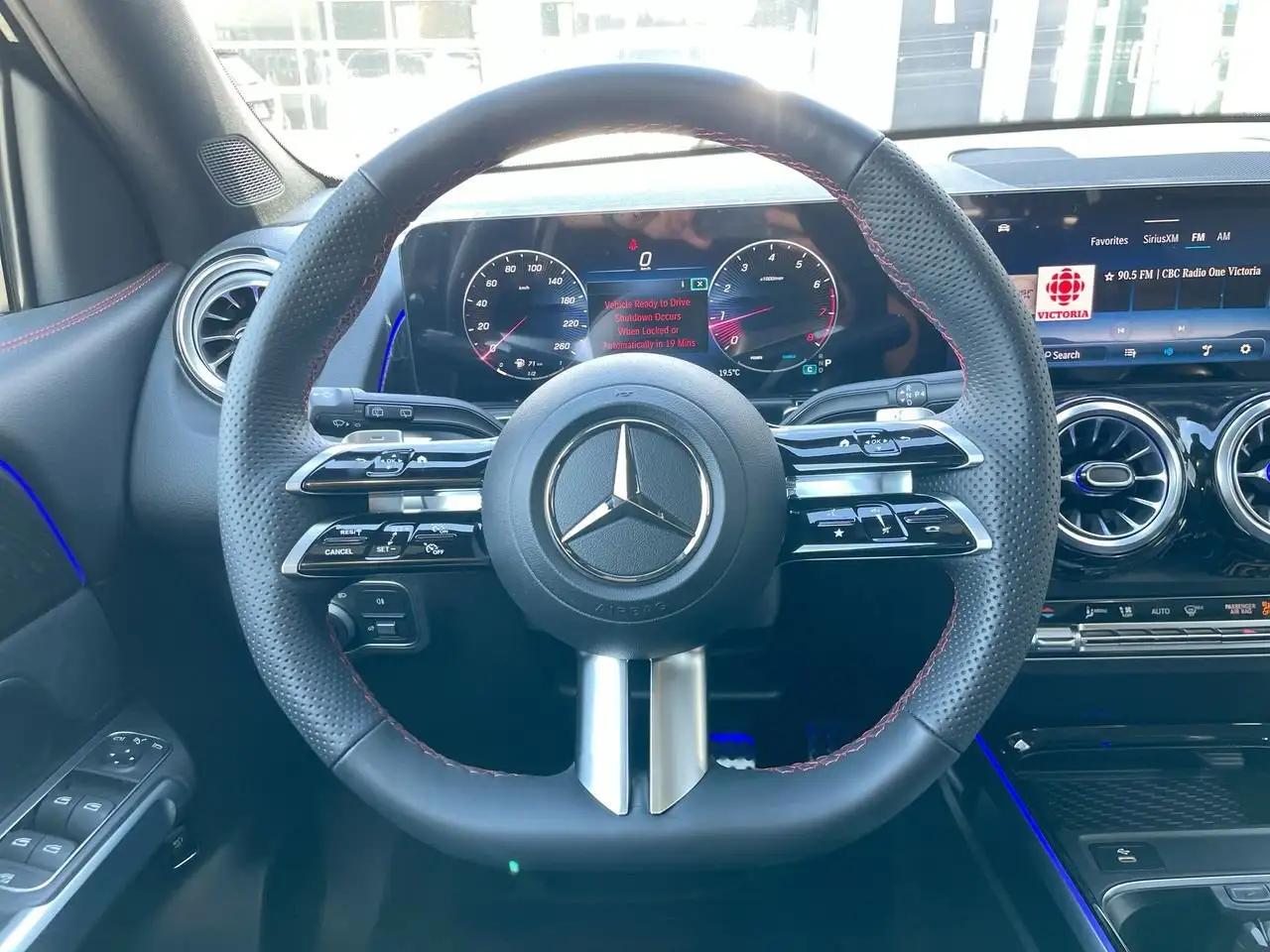 Mercedes-Benz GLB снимка Mercedes-Benz GLB