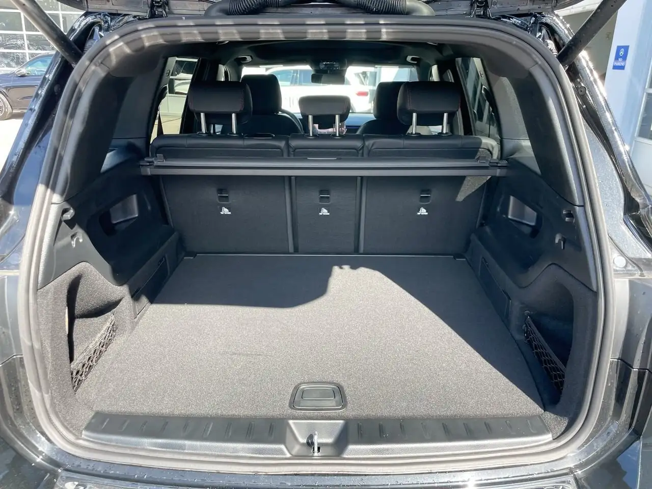 Mercedes-Benz GLB снимка Mercedes-Benz GLB