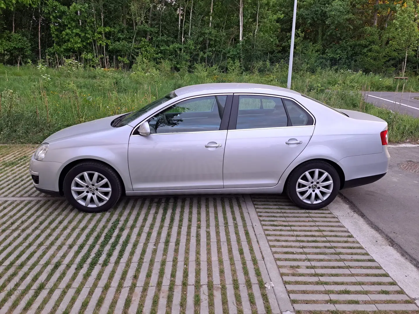 Volkswagen Jetta 1.9 TDI Trendline - 1