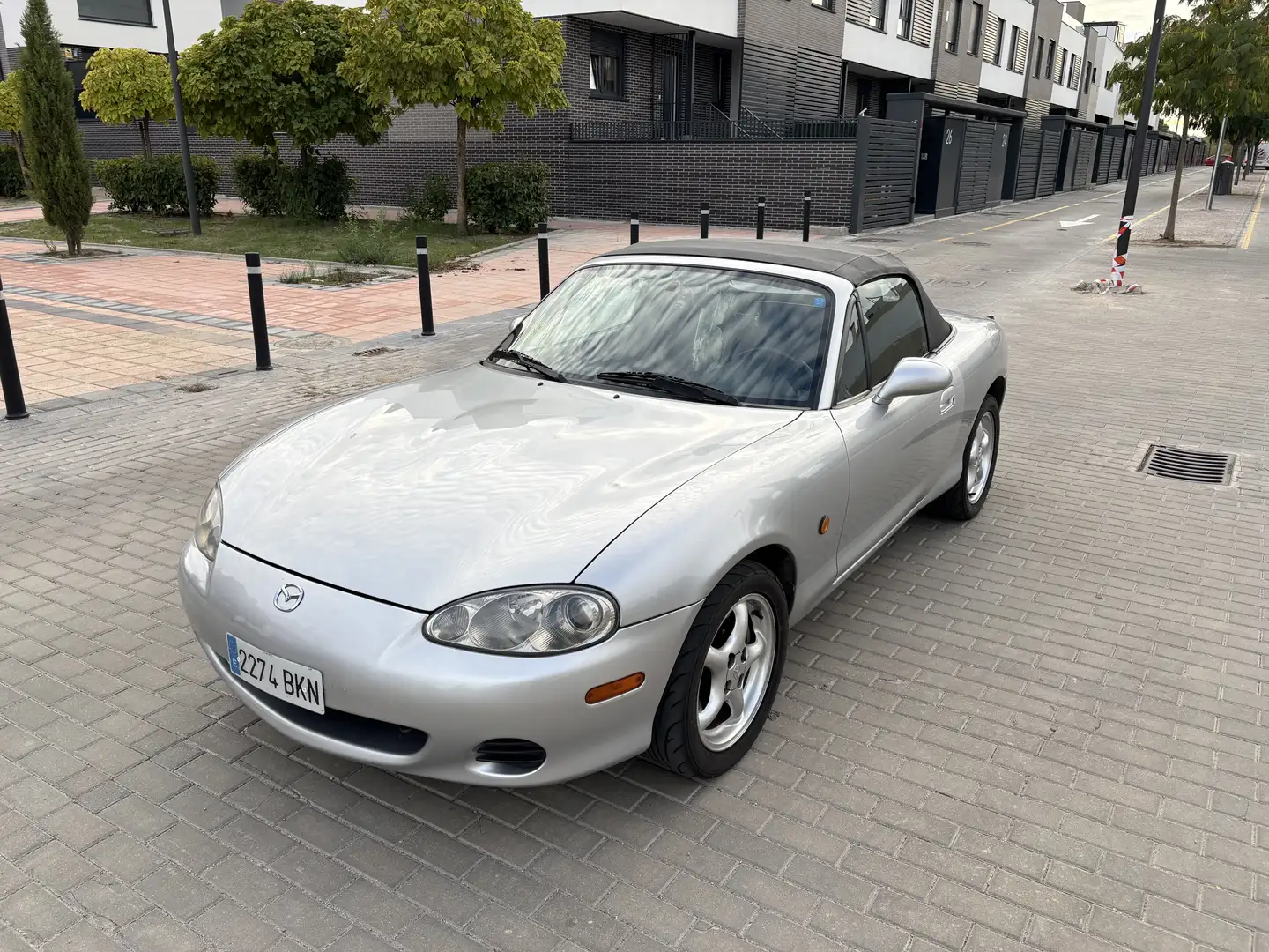 Mazda MX-5 1.8i 16v Sport - 1