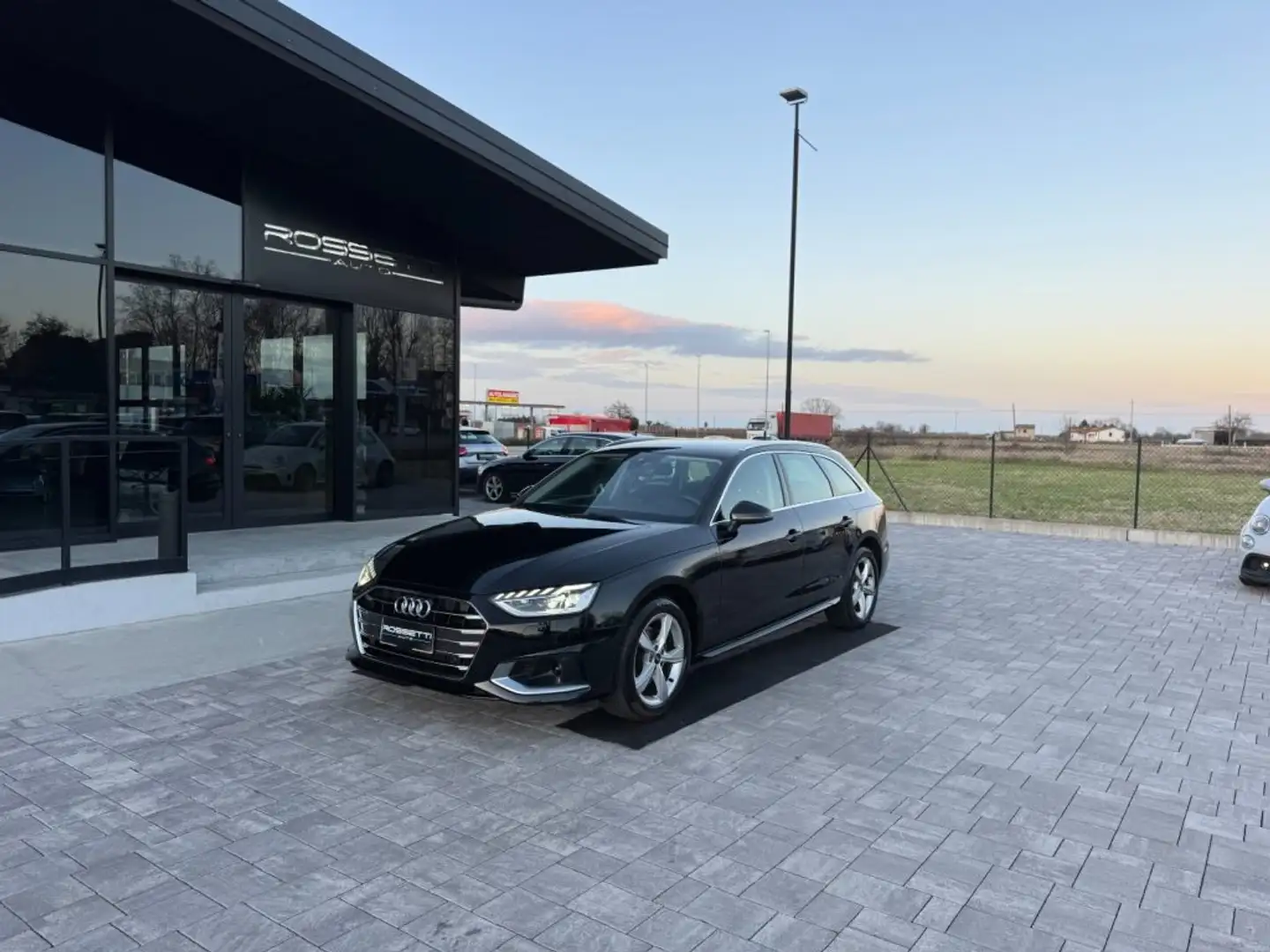 Audi A4 Avant 35 TDI/163 CV S tronic Nero - 1