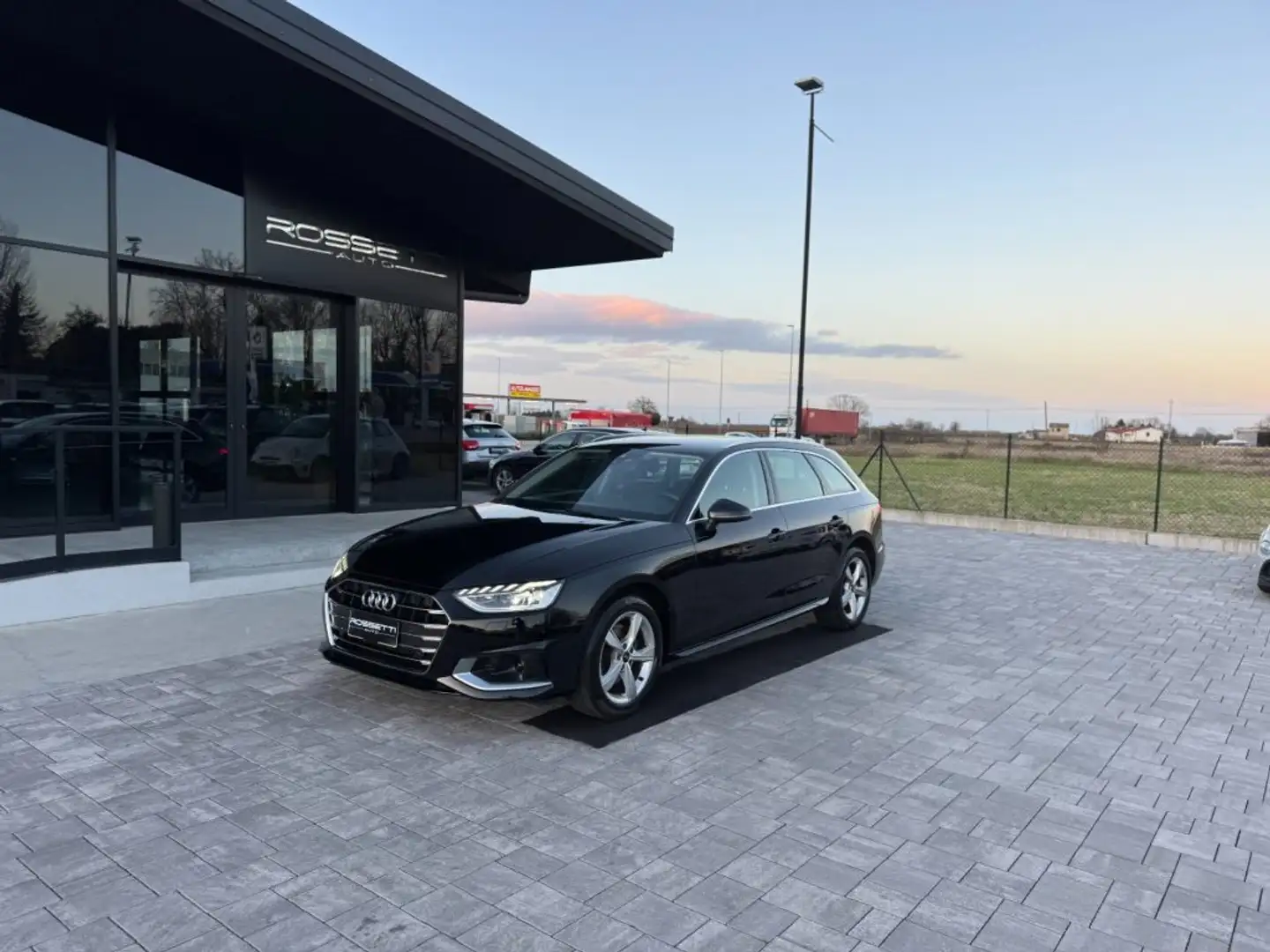 Audi A4 Avant 35 TDI/163 CV S tronic Nero - 2