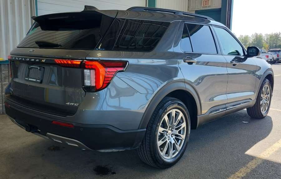 2026 Ford Explorer ACTIVE 4WD | Comfort PKG | 20 Alloys | Pano Sunroof | Activex Seats | Remote Start | Heated Wheel | — снимка 4