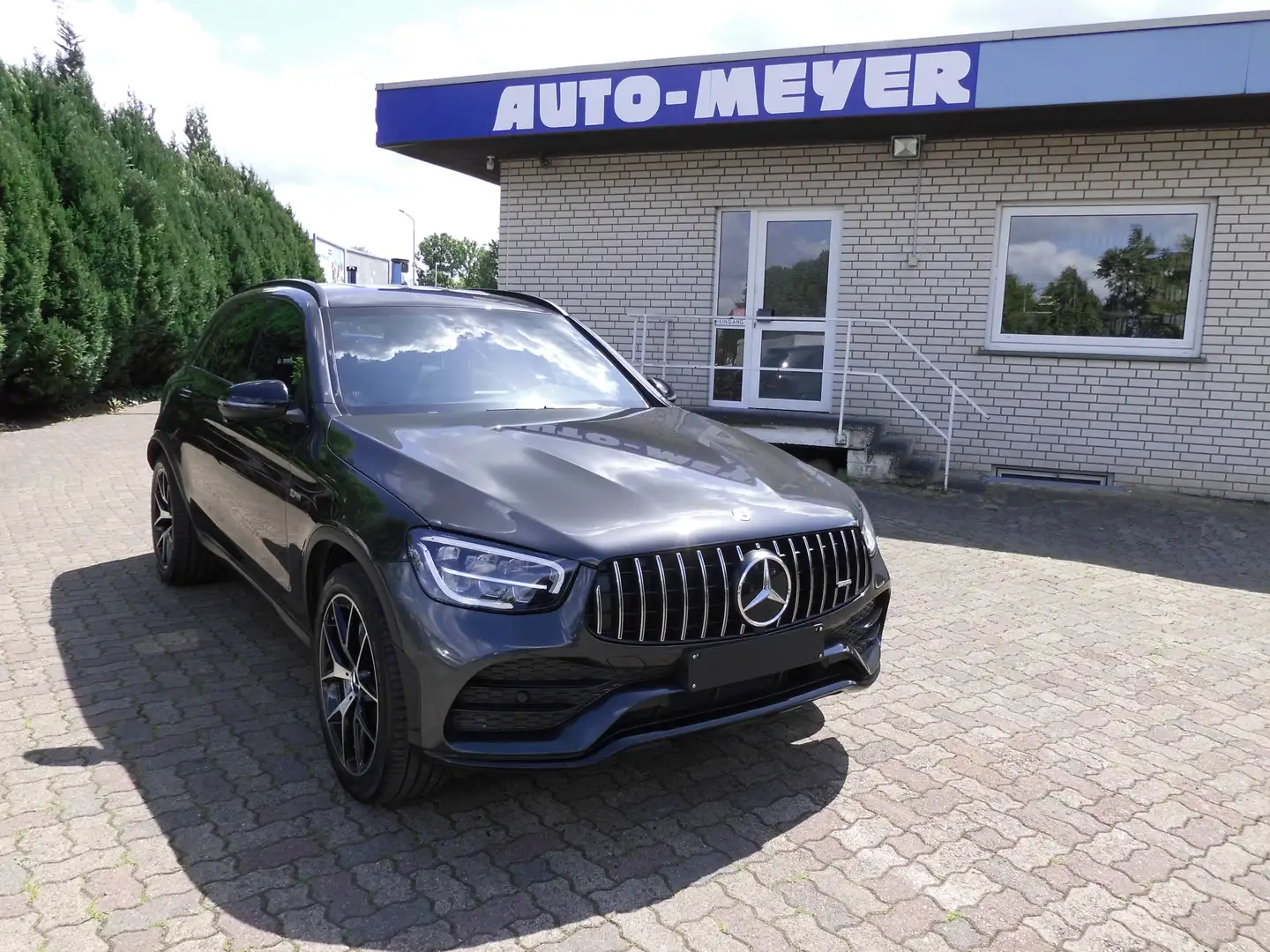Mercedes-Benz GLC 43 AMG 4Matic Anhängerkupplung schwenkbar Grau - 1