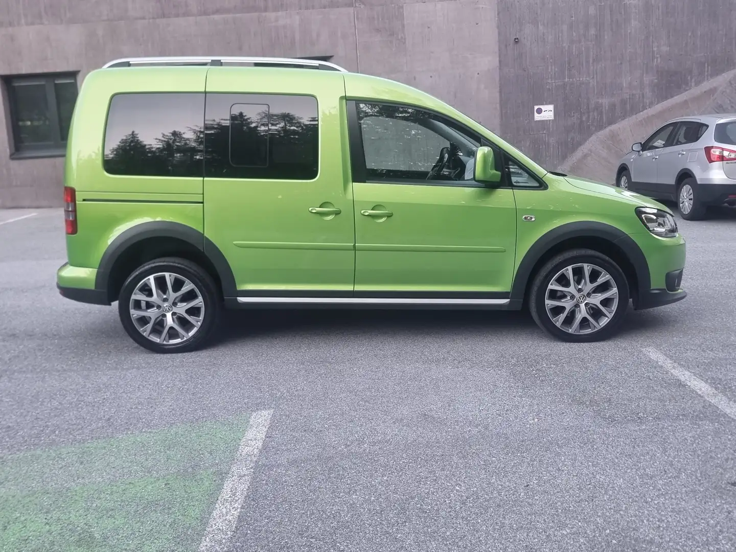 Volkswagen Caddy Kombi Cross 2,0 TDI DPF 4MOTION Verde - 2