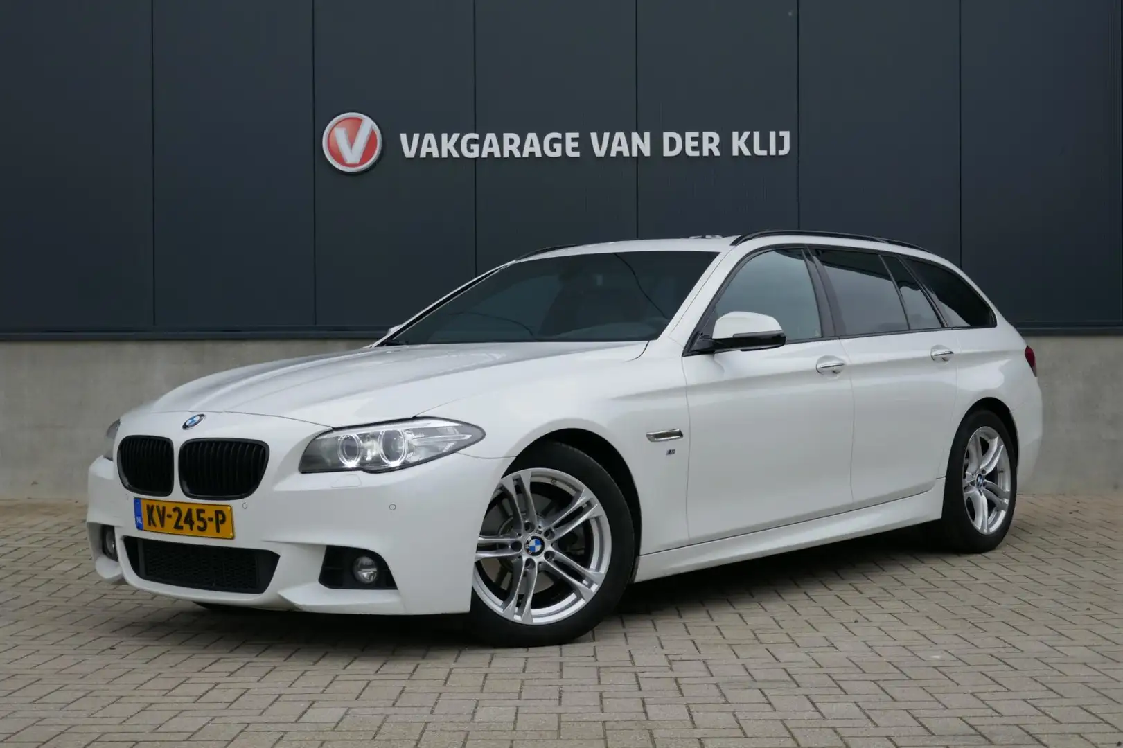 BMW 520 5-serie Touring 520xd M Sport Edition | Pano | Tre Bianco - 1