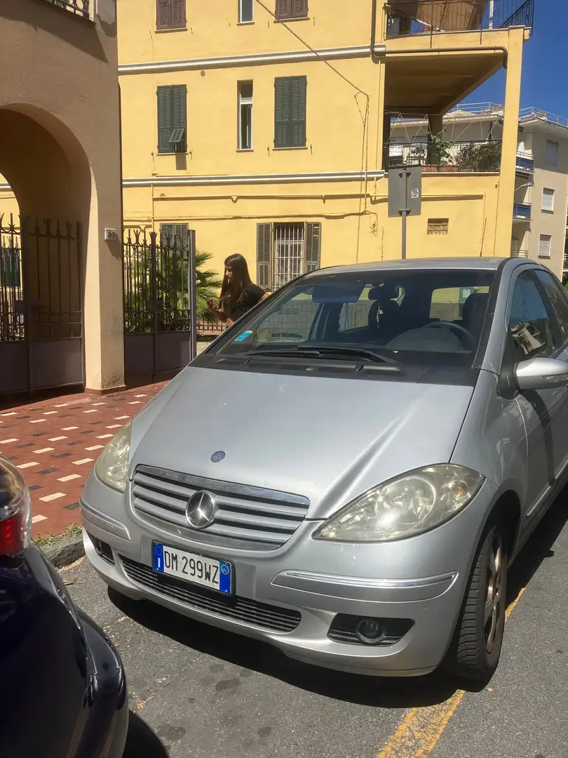 Mercedes-Benz 180 Argent - 2