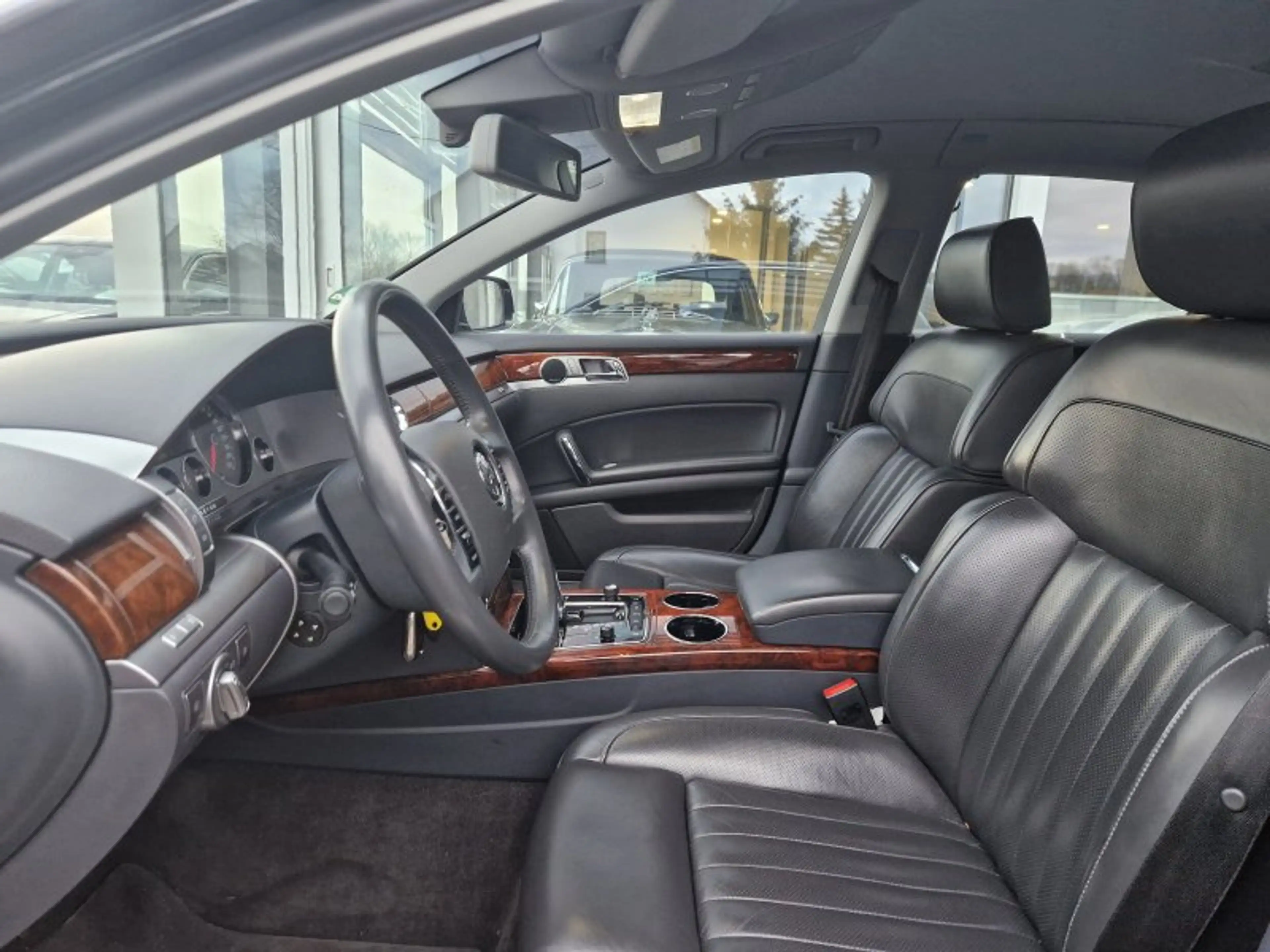 Volkswagen Phaeton V8 ACC Xenon Leder Kamera Dynaudio Standheizung Pr — photo 11