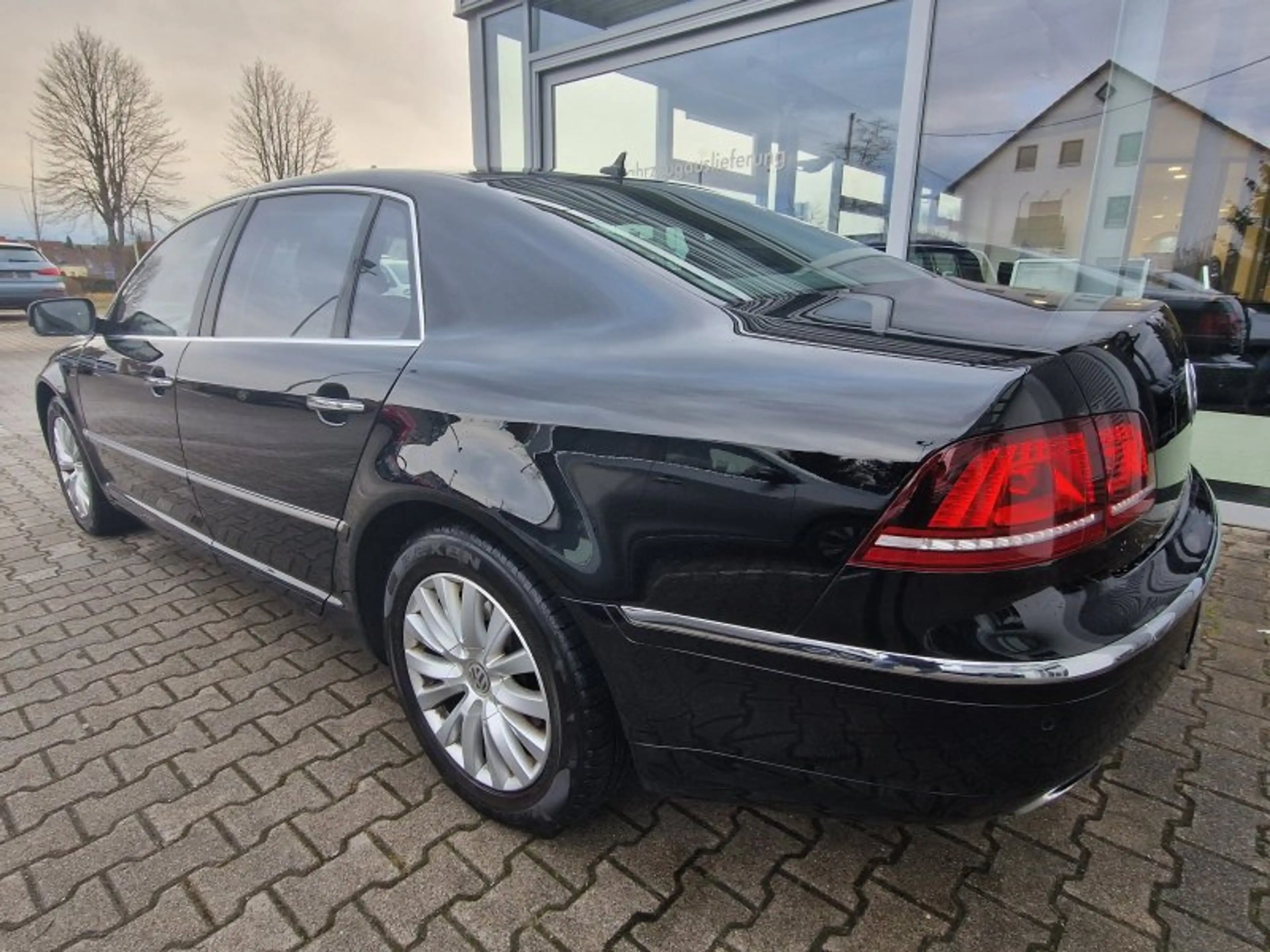 Volkswagen Phaeton V8 ACC Xenon Leder Kamera Dynaudio Standheizung Pr — photo 7
