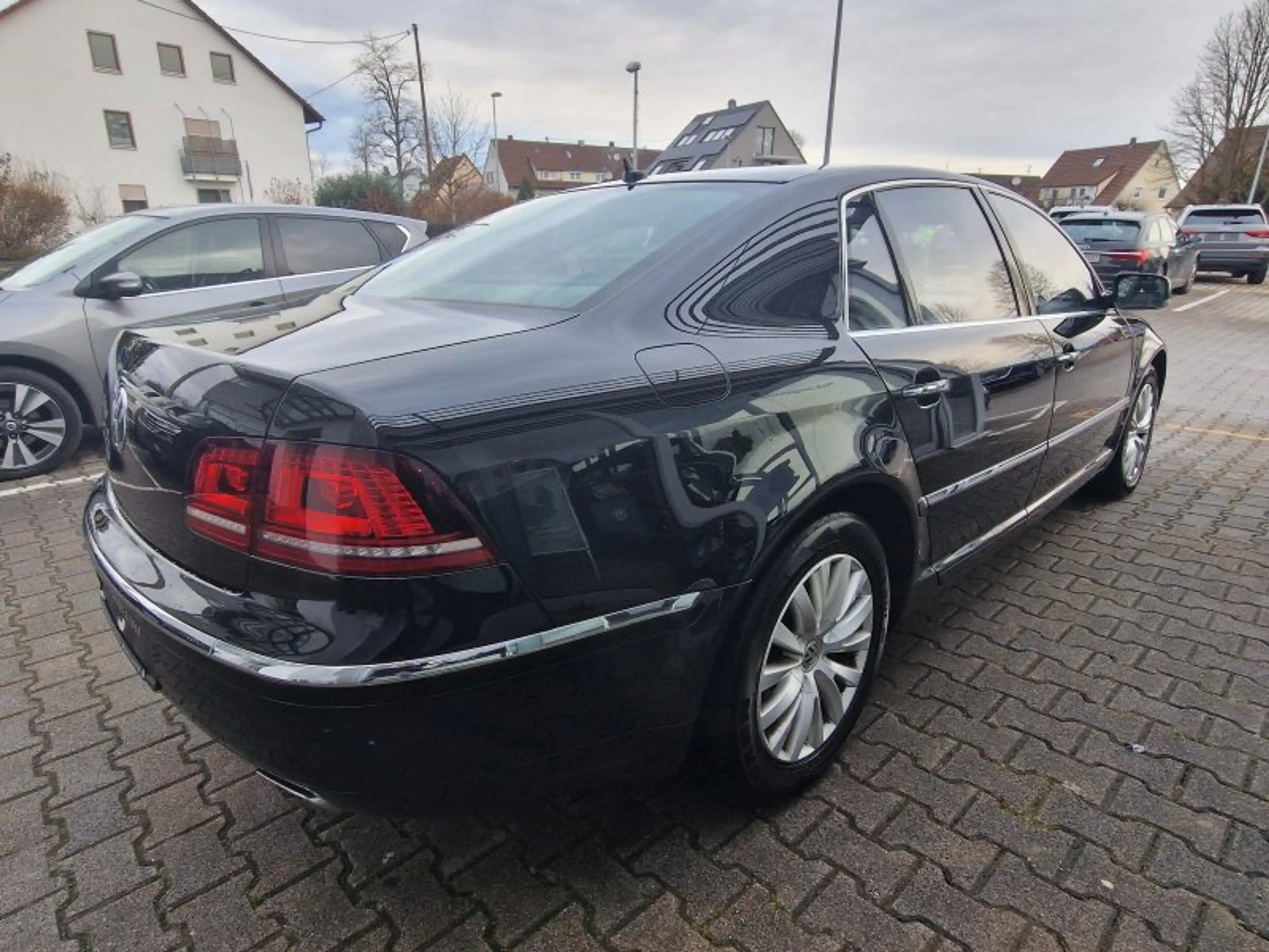 Volkswagen Phaeton V8 ACC Xenon Leder Kamera Dynaudio Standheizung Pr — photo 6