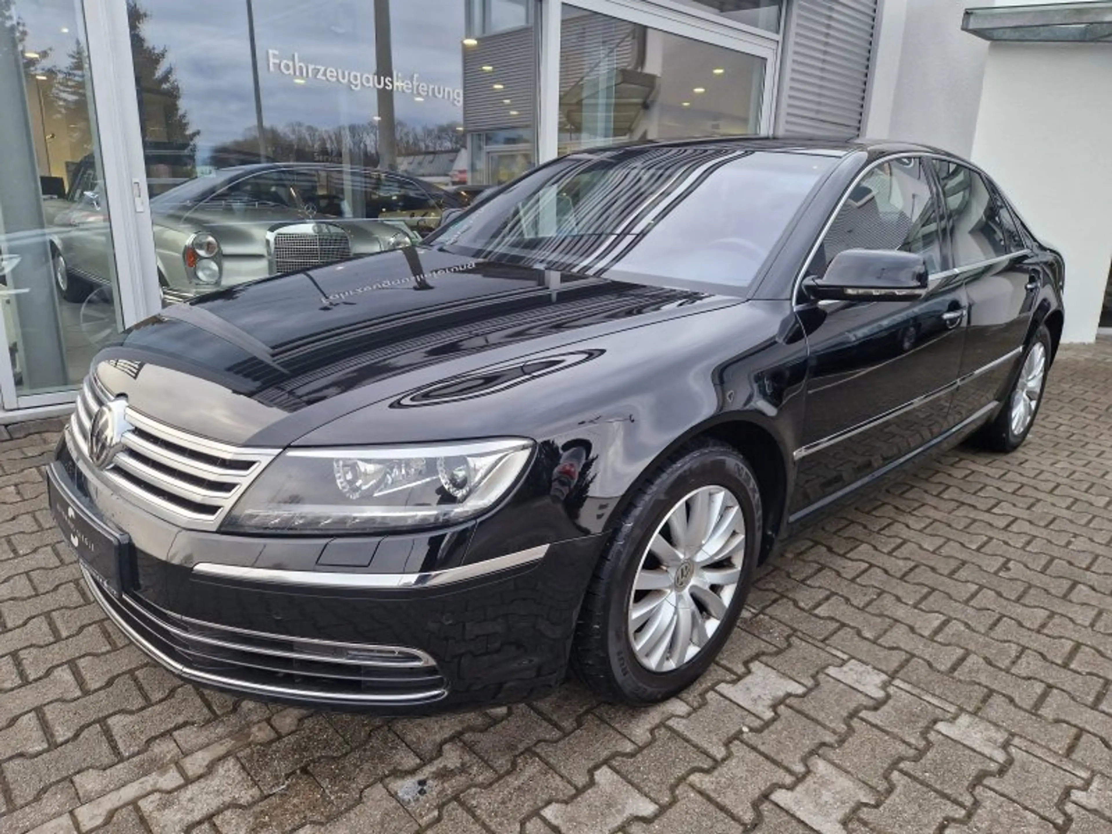 Volkswagen Phaeton V8 ACC Xenon Leder Kamera Dynaudio Standheizung Pr — photo 4