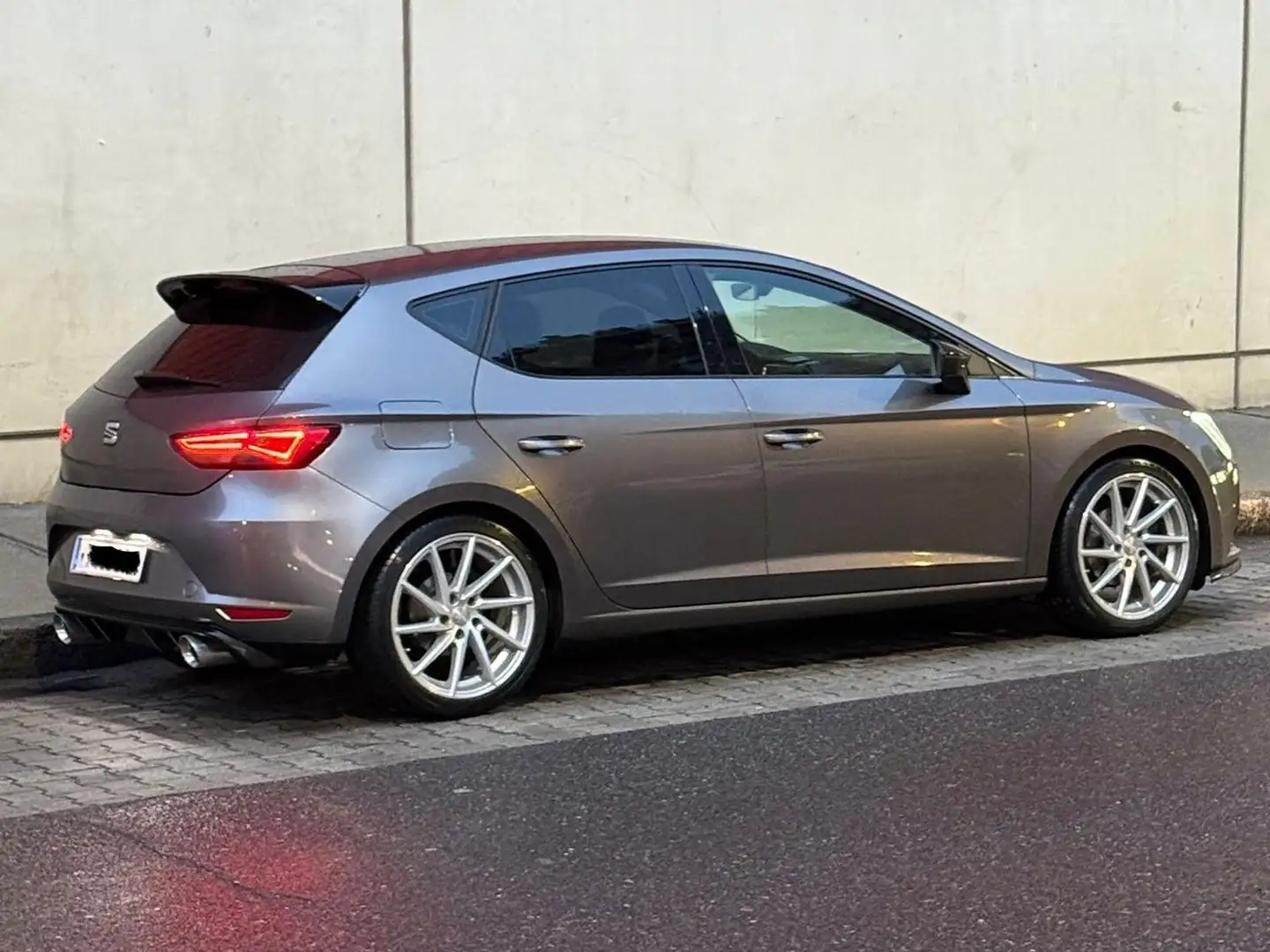 SEAT Leon Leon 1,2 TSI TSI Grau - 2
