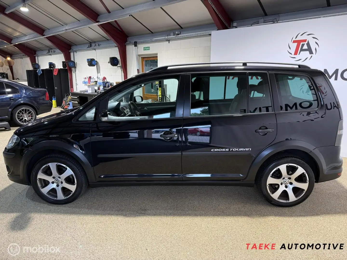 Volkswagen Cross Touran 1.4 TSI Highline AUT/170PK/Airco Zwart - 2