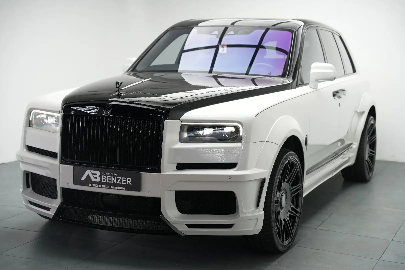 Rolls-Royce Cullinan /NOVITEC/WIDEBODY/24''/FOND-TV/STERNEHIM Weiß - 1