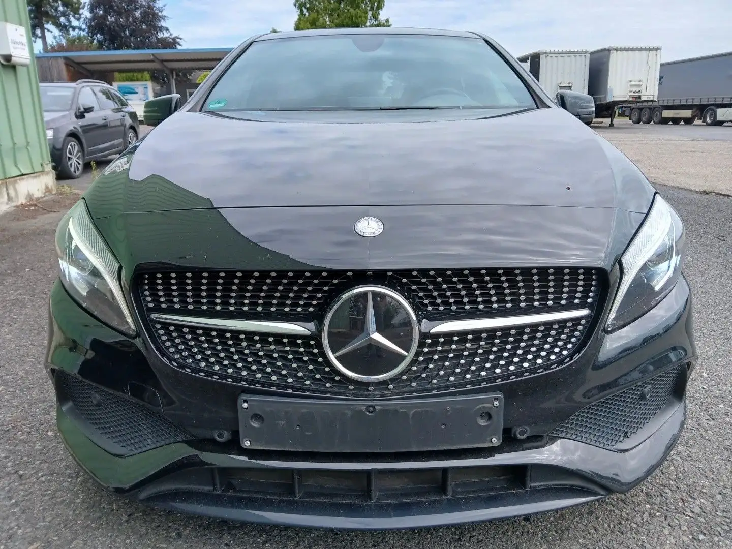Mercedes-Benz A 160 **AMG/PANO/CAM/STANDHEIZUNG** Noir - 2