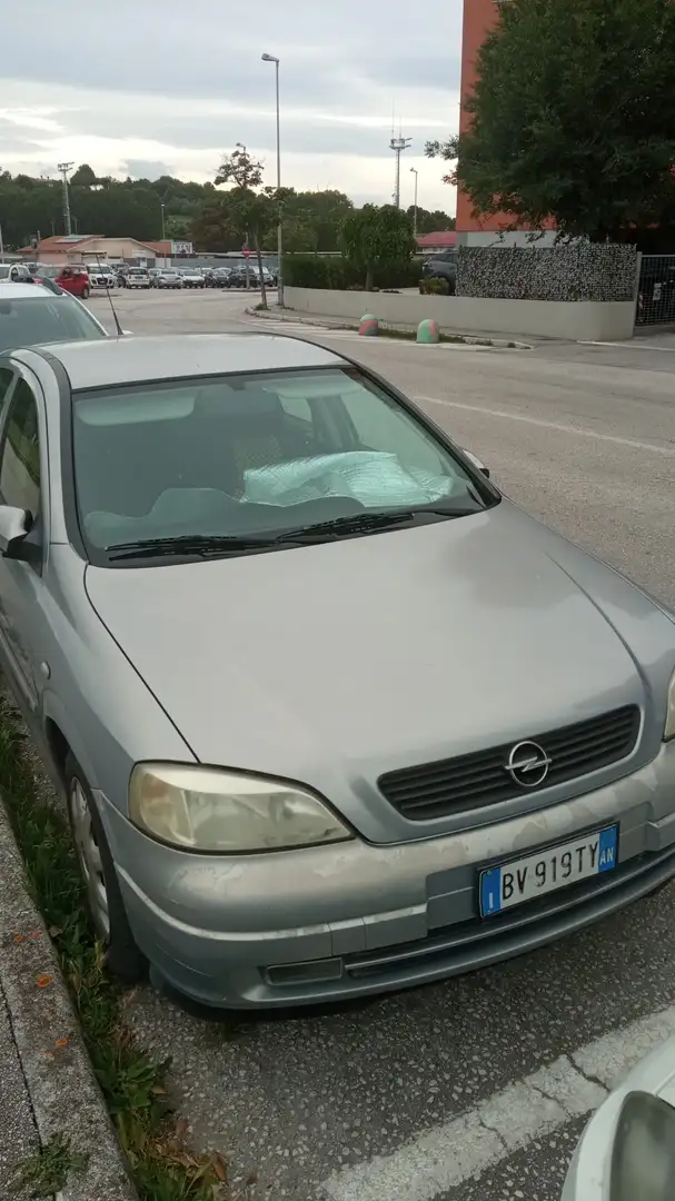 Opel Astra 5p 1.2 16v Club - 2