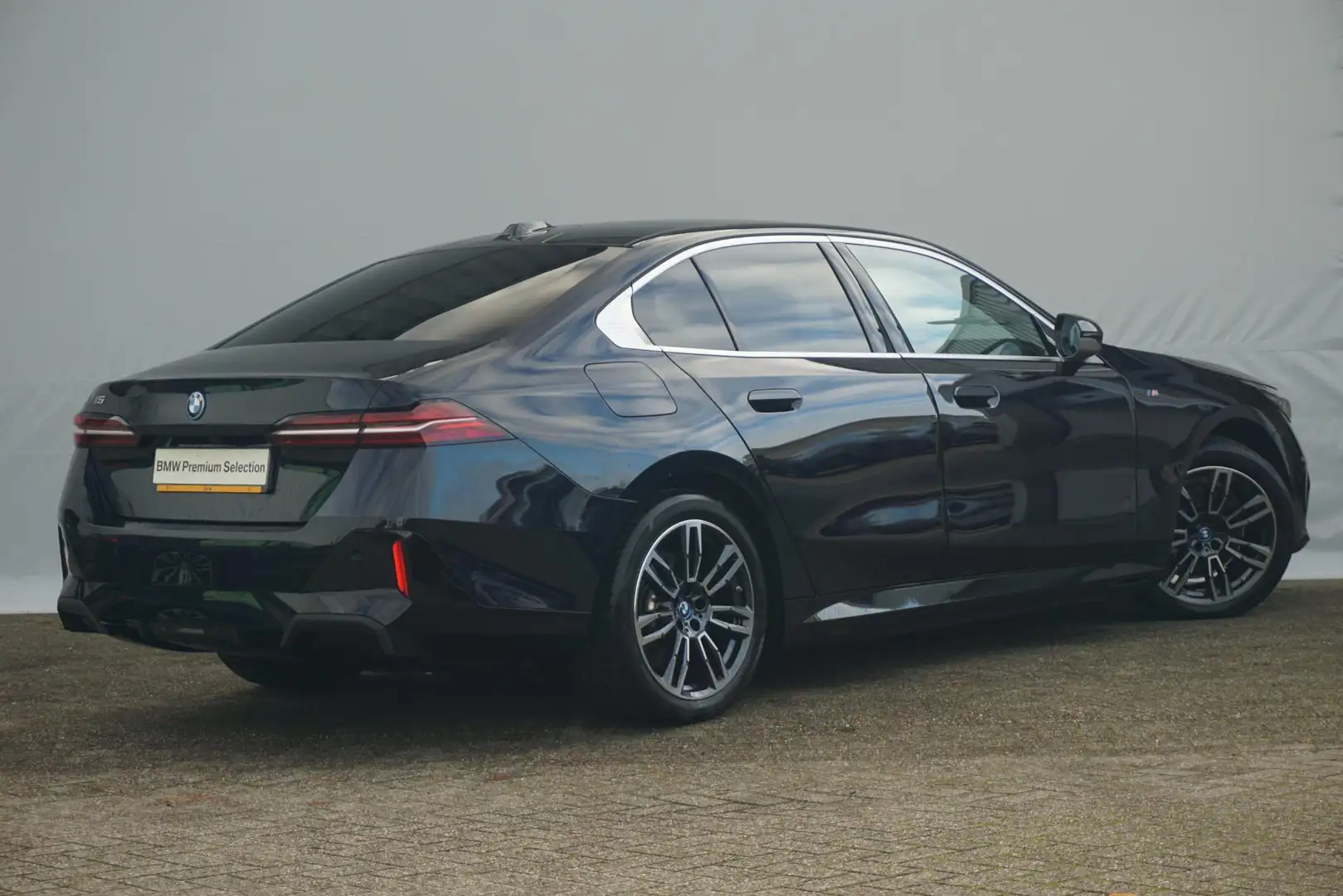 BMW i5 Sedan eDrive40 M Sportpakket 19'' / Panoramadak / Noir - 2