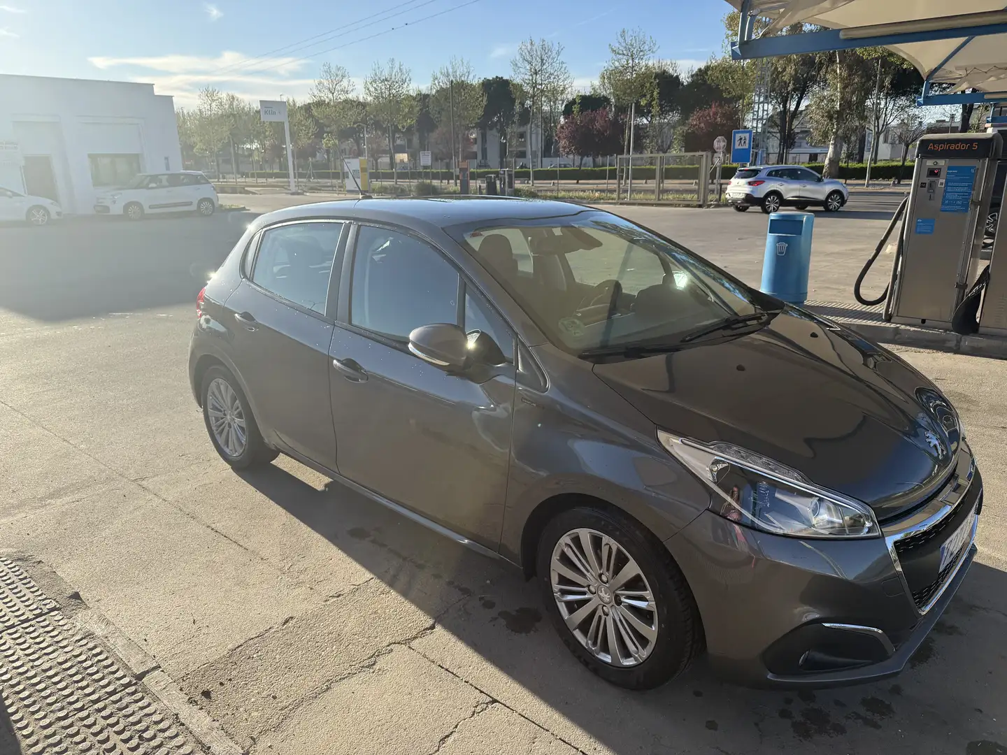 Peugeot 208 1.2 PureTech S&S Signature 82 - 2