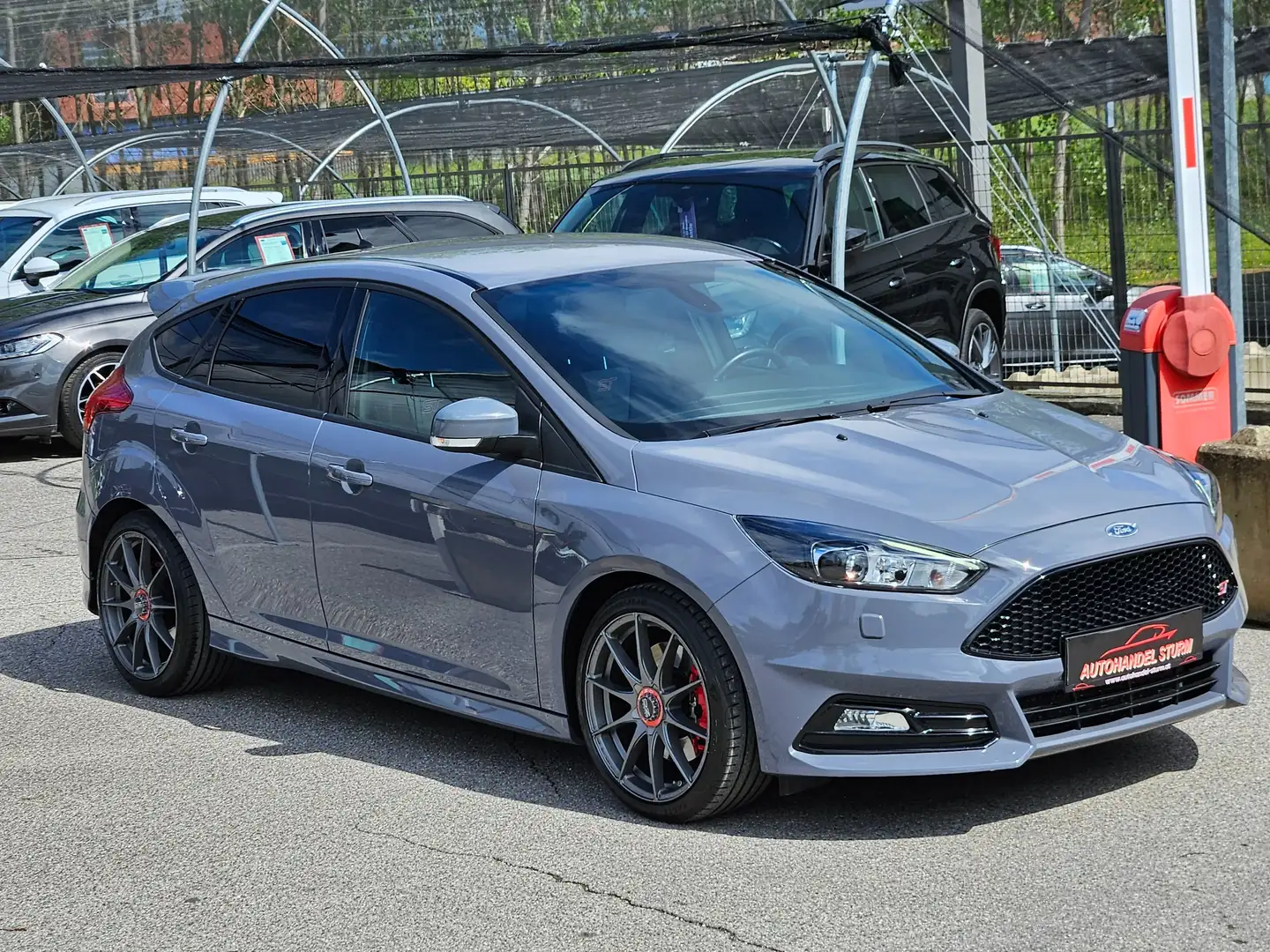 Ford Focus 2,0 EcoBoost ST Grijs - 2