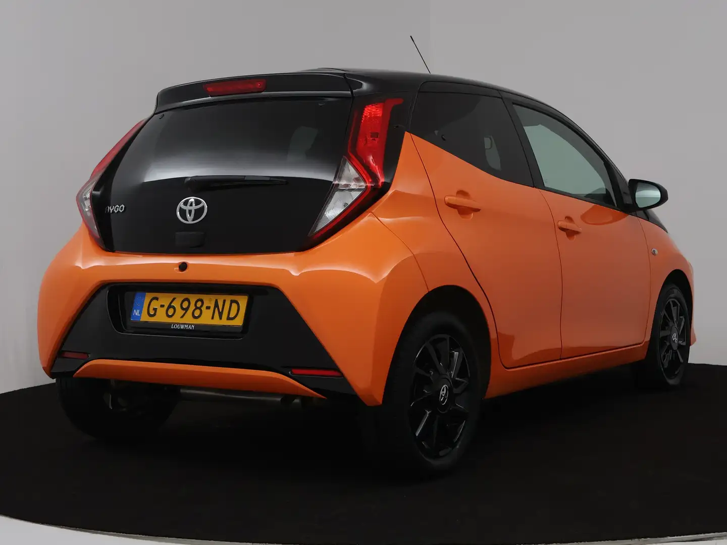 Toyota Aygo 1.0 VVT-i x-cite | Apple CarPlay / Android Auto (N Oranje - 2
